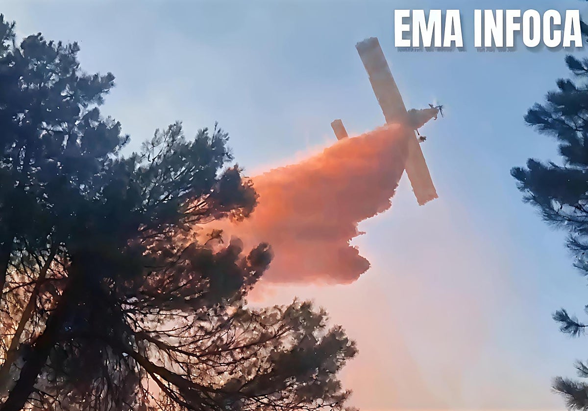 Labores de extinción del incendio en La Iruela