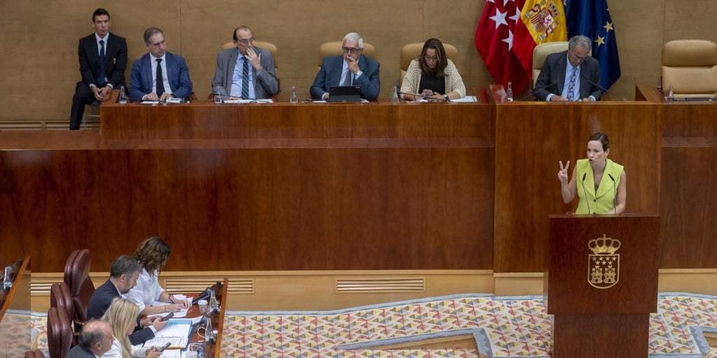 Ayuso tacha de «fraudulenta» la propuesta de Vox para prohibir el velo islámico en lugares públicos