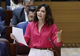 Ayuso tacha de «fraudulenta» la propuesta de Vox para prohibir el velo islámico en lugares públicos