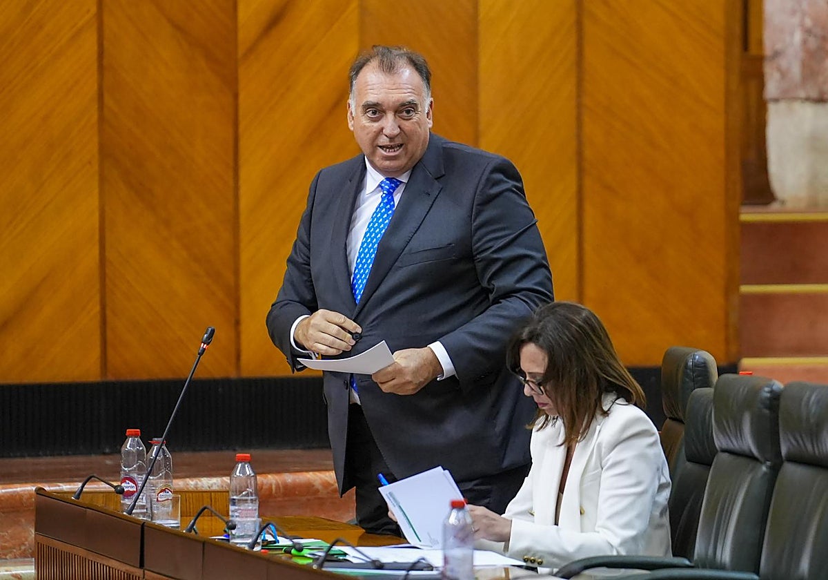 Arturo Bernal en una intervención en el parlamento andaluz