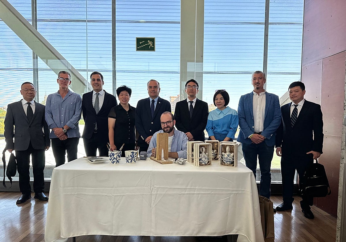 China fija su mirada en la cerámica de Talavera