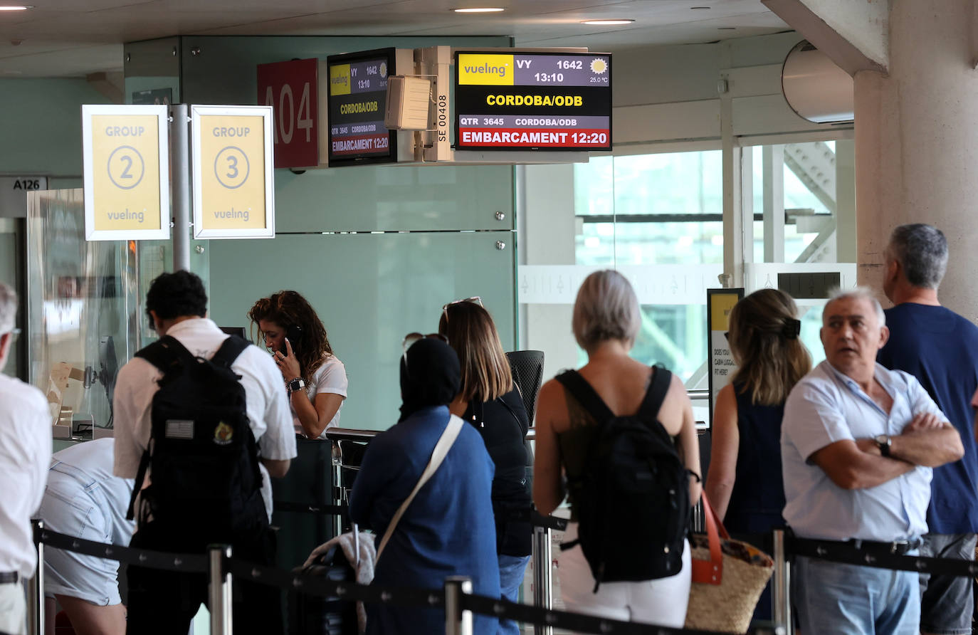 En imágenes, así ha sido el primer vuelo entre Barcelona y Córdoba de Vueling