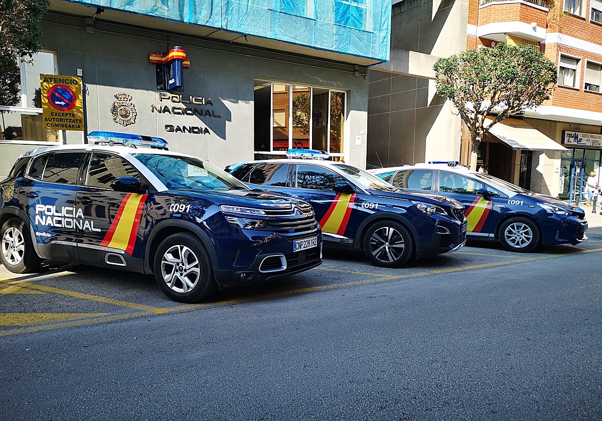 Imagen de archivo de coches patrulla de la Policía Nacional