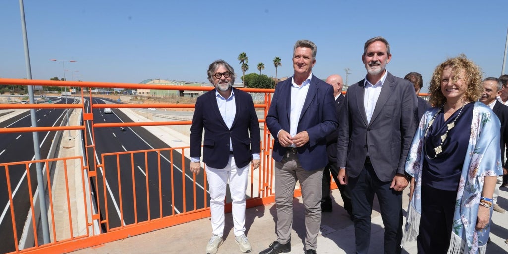 Valencia estrena el  puente de la Comunidad de Madrid . como agradecimiento por la ayuda en la Dana