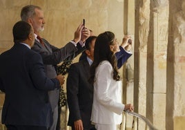 Los Reyes inauguran la nueva iluminación española del templo de Hatshepsut