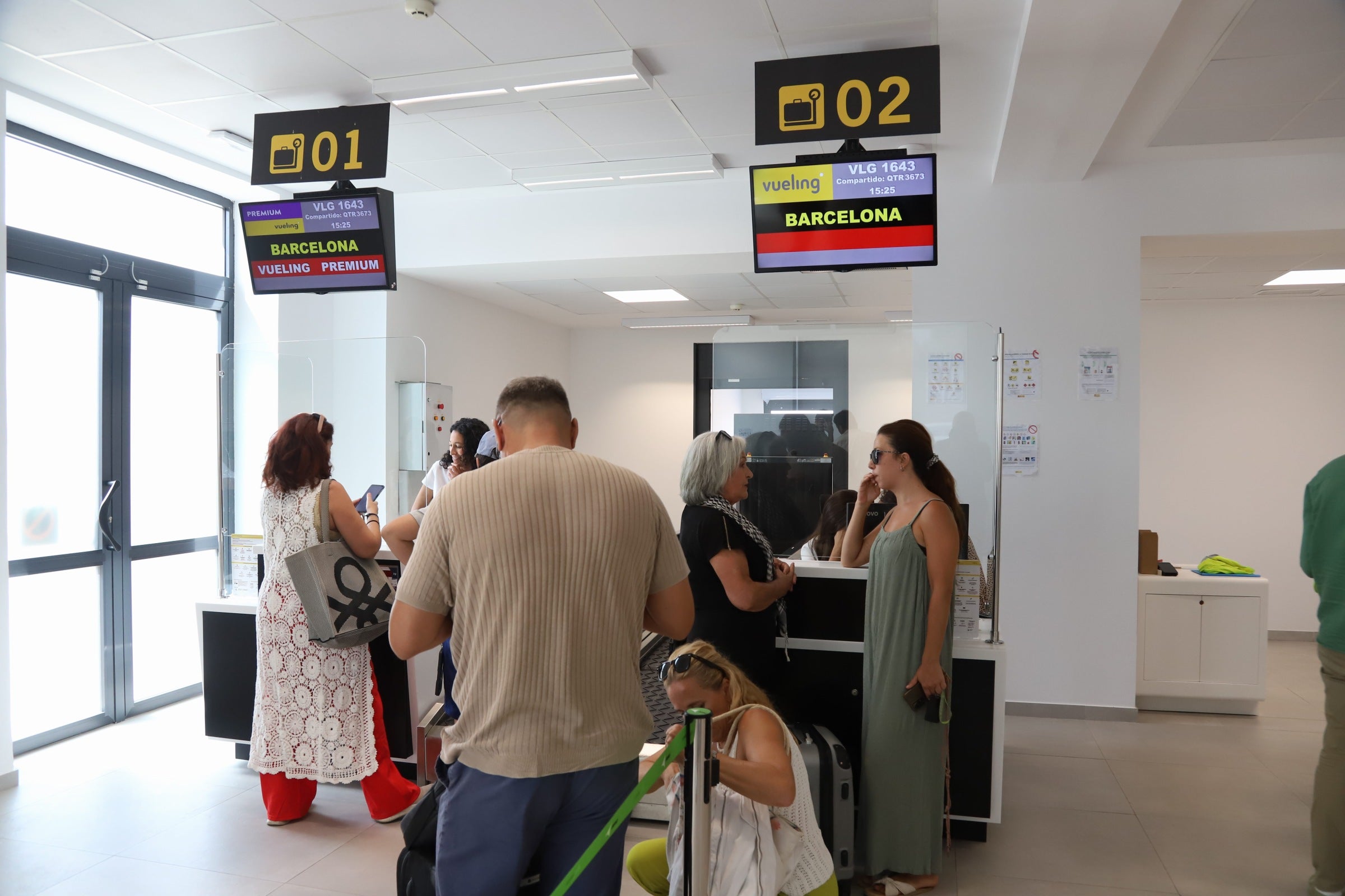 Así ha sido la llegada al aeropuerto de Córdoba del primer vuelo de Vueling
