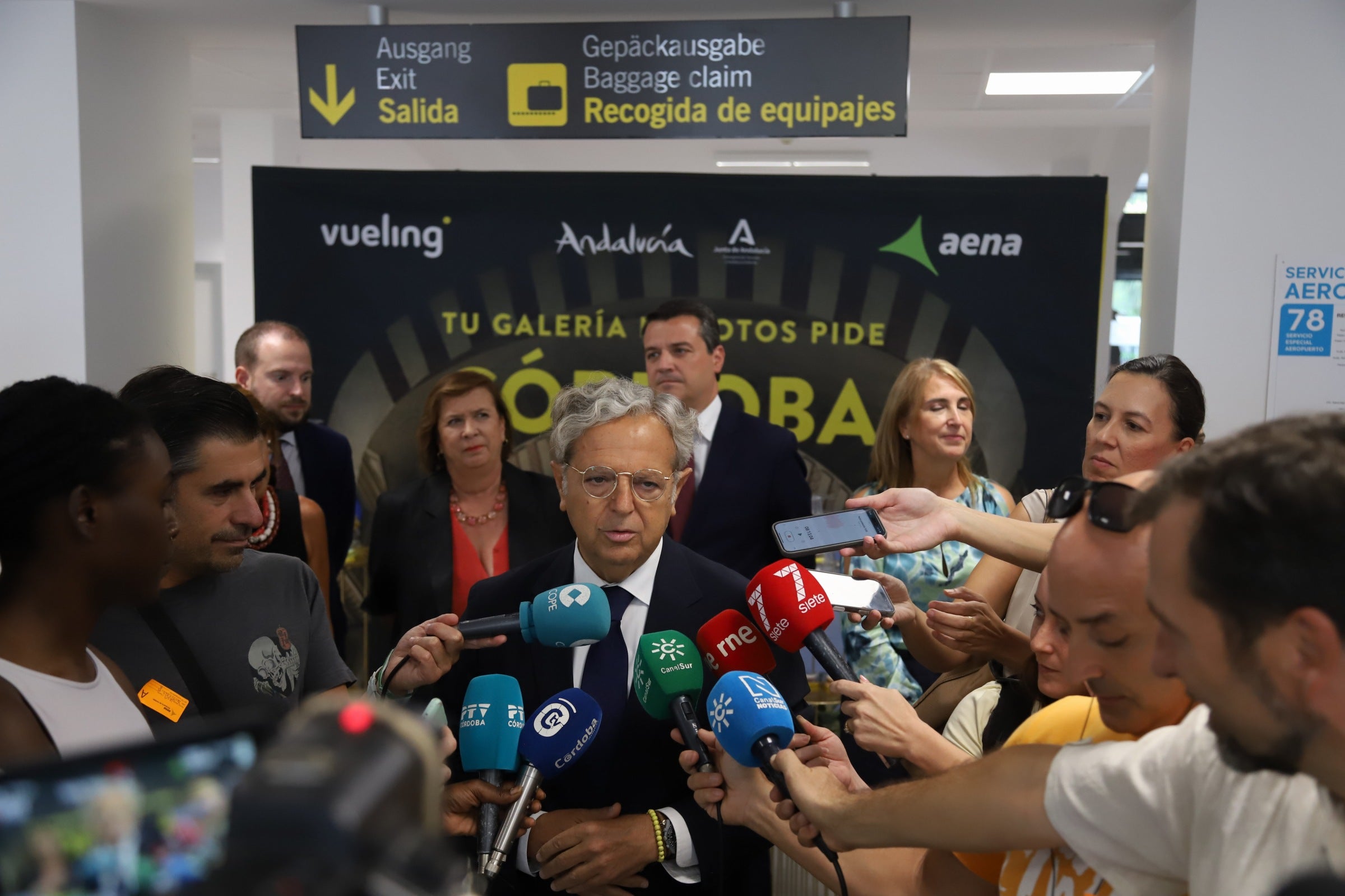 Así ha sido la llegada al aeropuerto de Córdoba del primer vuelo de Vueling