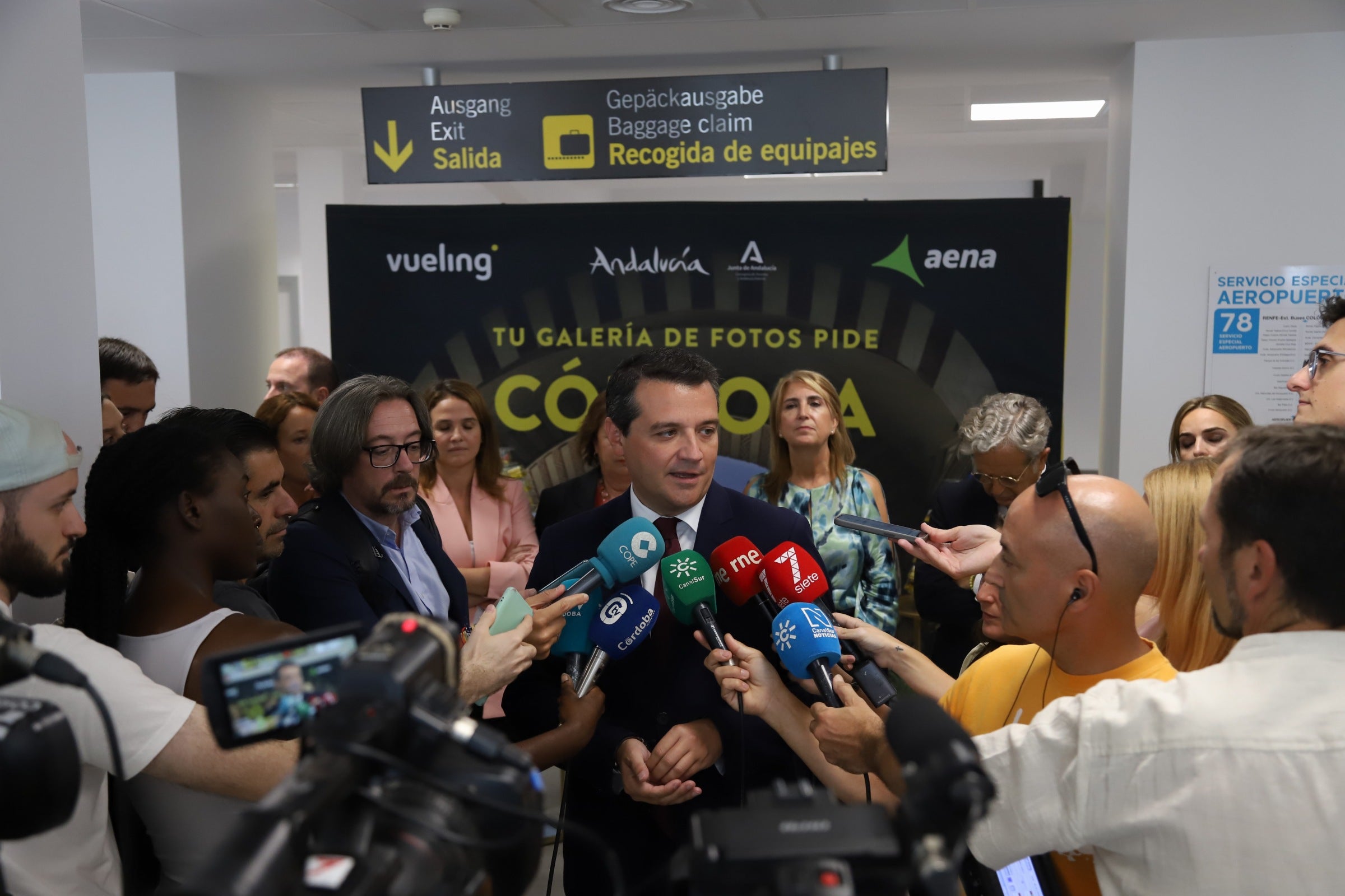 Así ha sido la llegada al aeropuerto de Córdoba del primer vuelo de Vueling