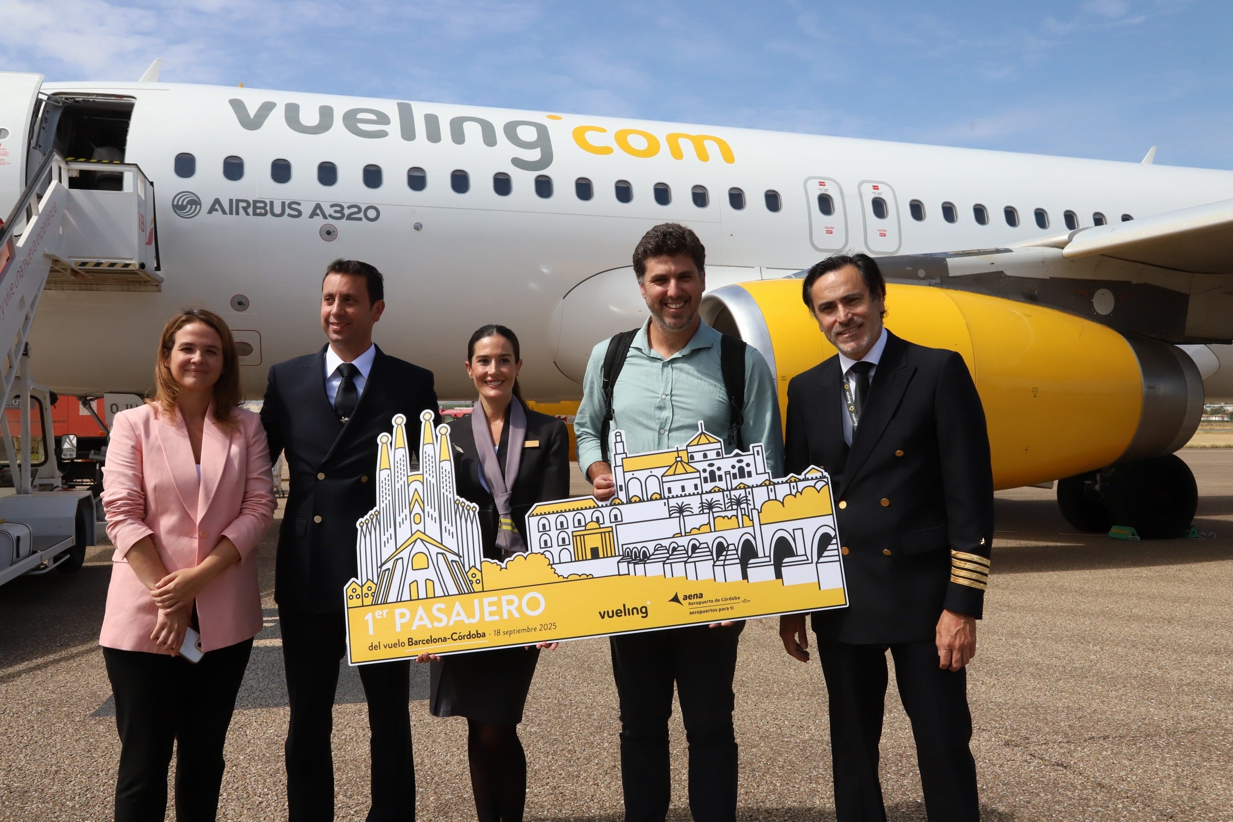 Así ha sido la llegada al aeropuerto de Córdoba del primer vuelo de Vueling