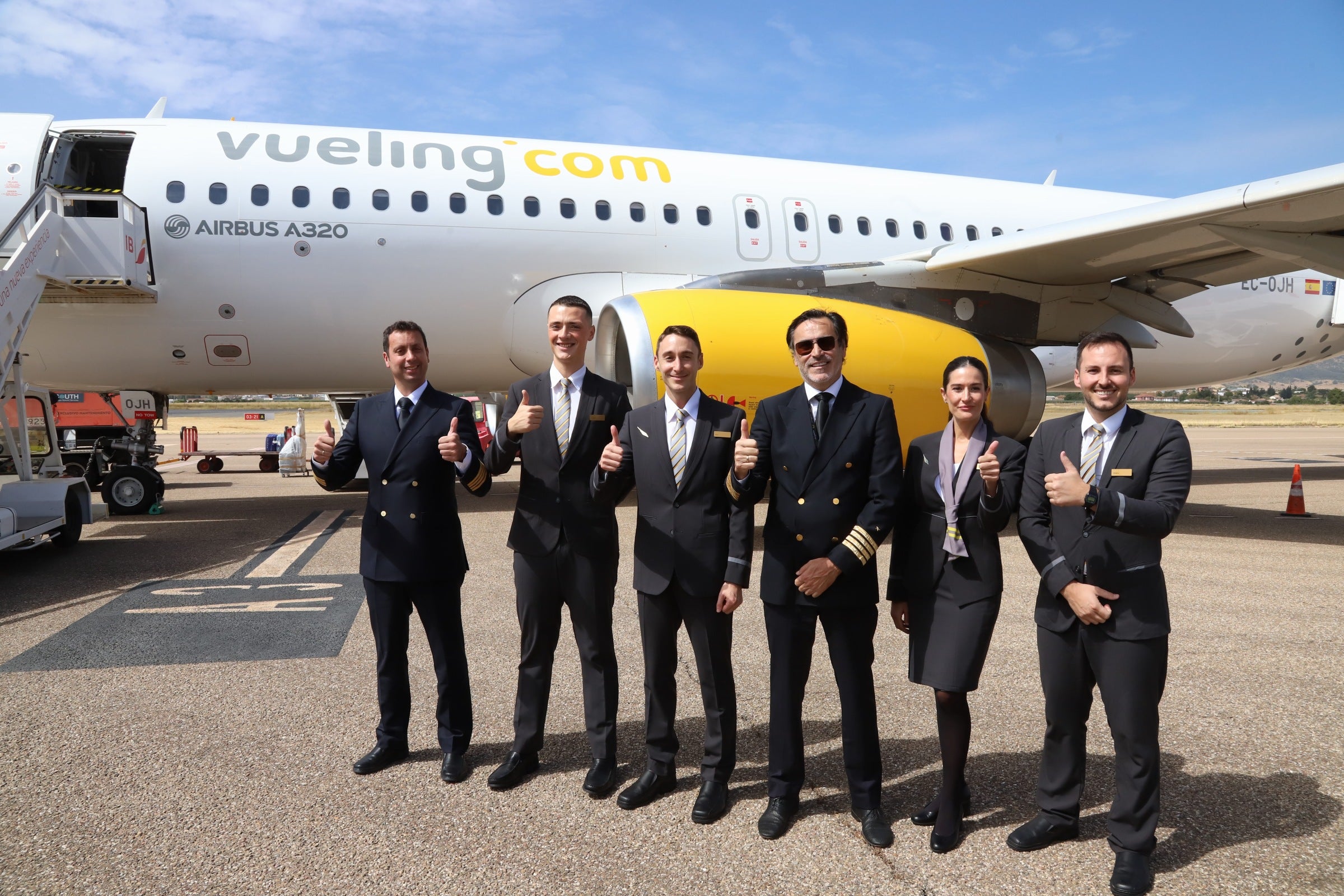 Así ha sido la llegada al aeropuerto de Córdoba del primer vuelo de Vueling