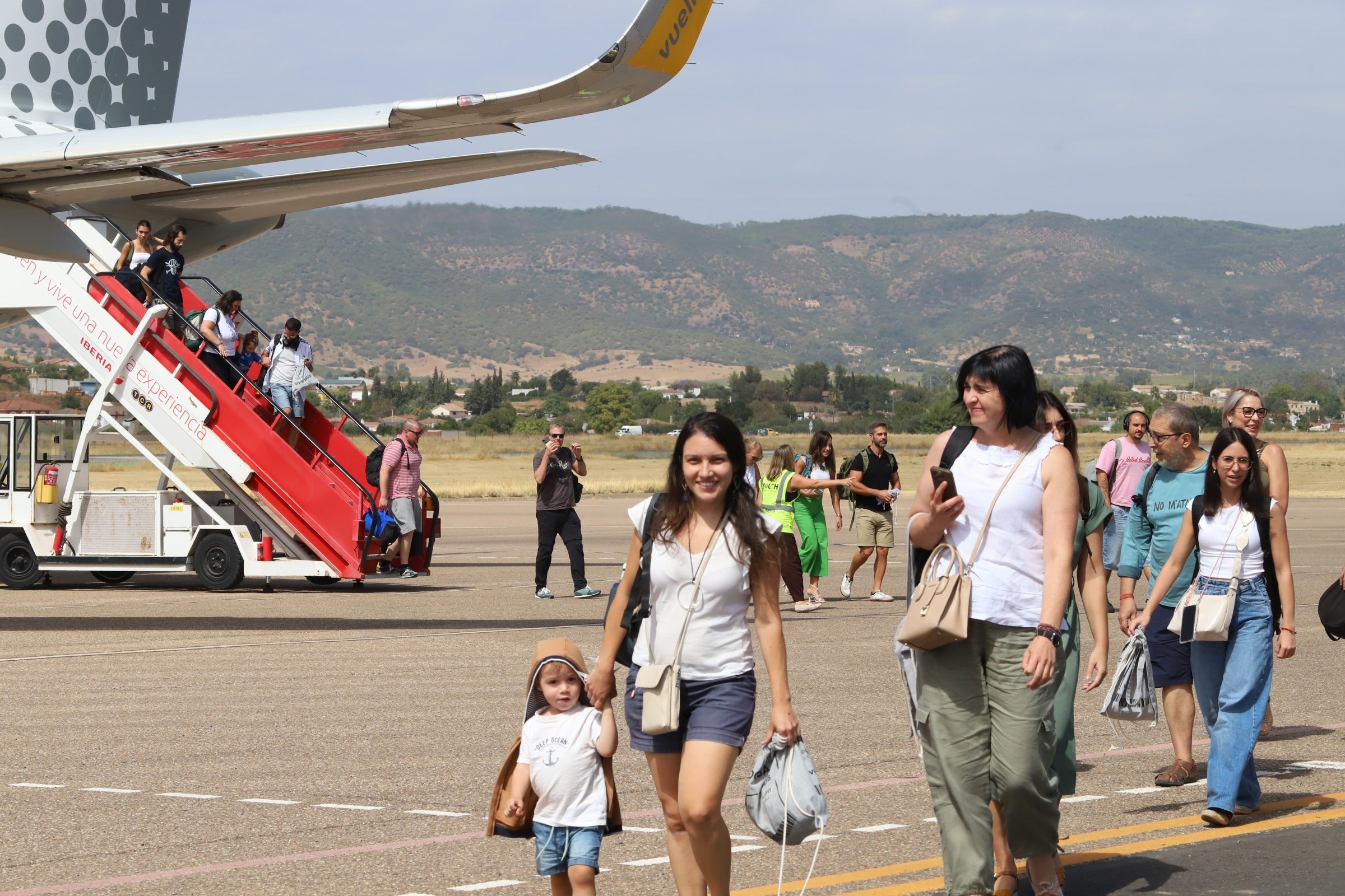 Así ha sido la llegada al aeropuerto de Córdoba del primer vuelo de Vueling