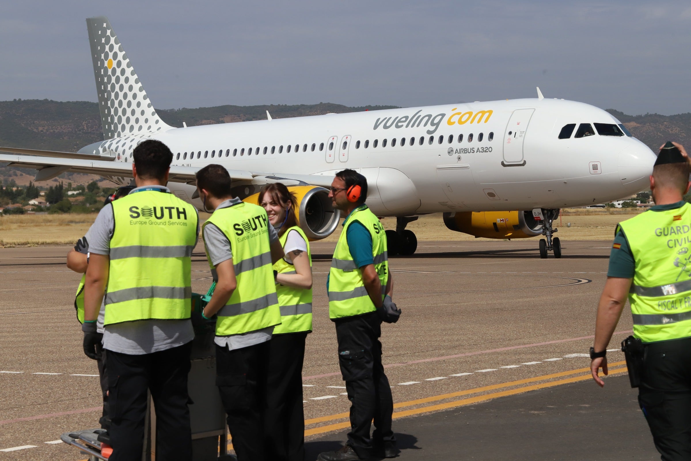 Así ha sido la llegada al aeropuerto de Córdoba del primer vuelo de Vueling