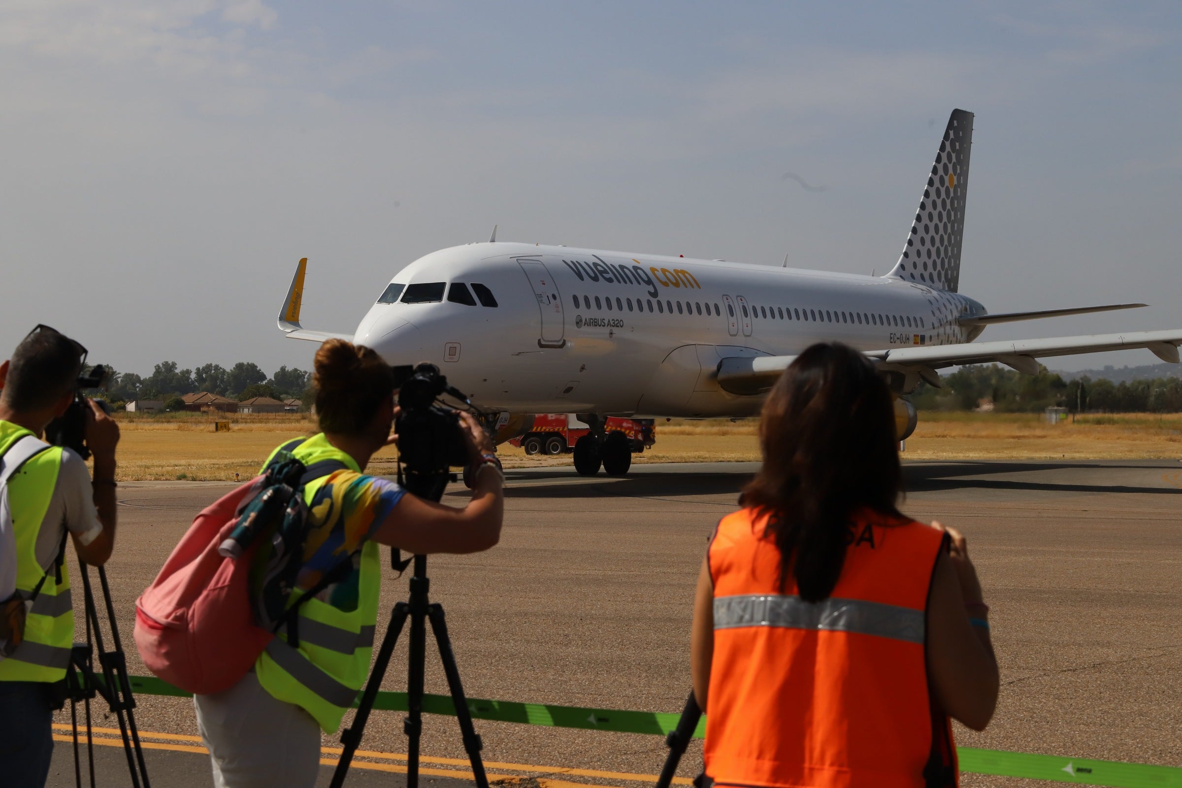 Así ha sido la llegada al aeropuerto de Córdoba del primer vuelo de Vueling