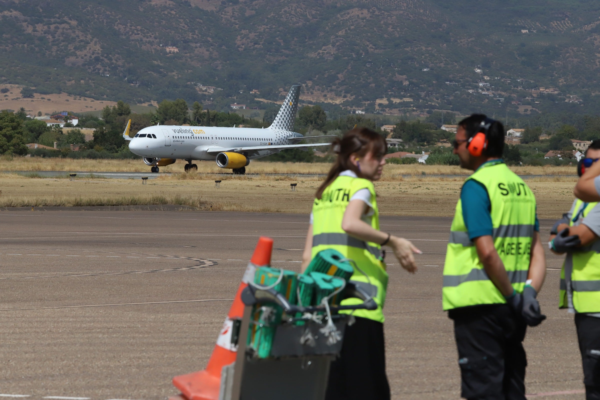 Así ha sido la llegada al aeropuerto de Córdoba del primer vuelo de Vueling