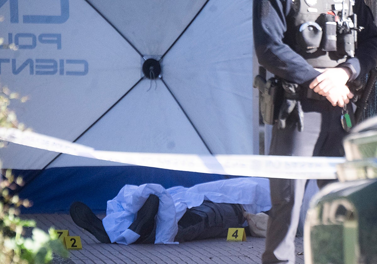 El cadáver de la víctima, este lunes en la escena del crimen