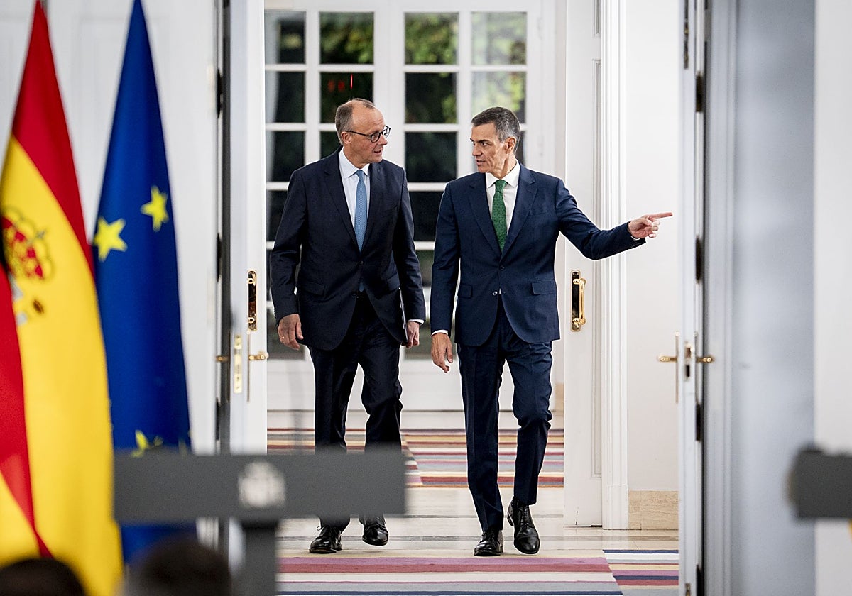 El presidente del Gobierno, Pedro Sánchez y el canciller de la República Federal de Alemania, Friedrich Merz, en Moncloa