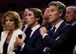 Feijóo y Aznar muestran unidad frente a un «sanchismo terminal» pero «peligroso»
