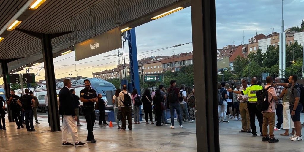 Caos en la estación de Toledo: el Avant de las 7.25 no sale y el de las 7.55 queda bloqueado por exceso de viajeros