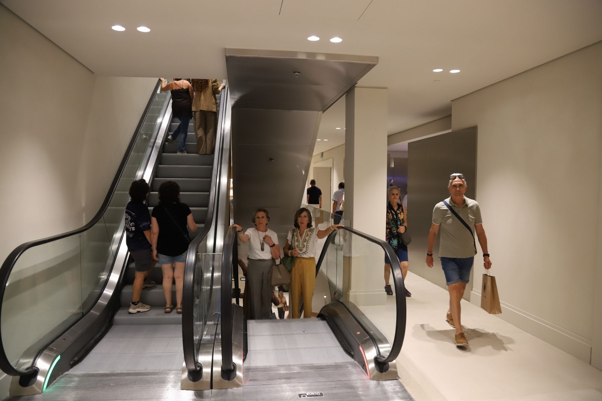 En imágenes, la inauguración de la megatienda de Zara en Córdoba