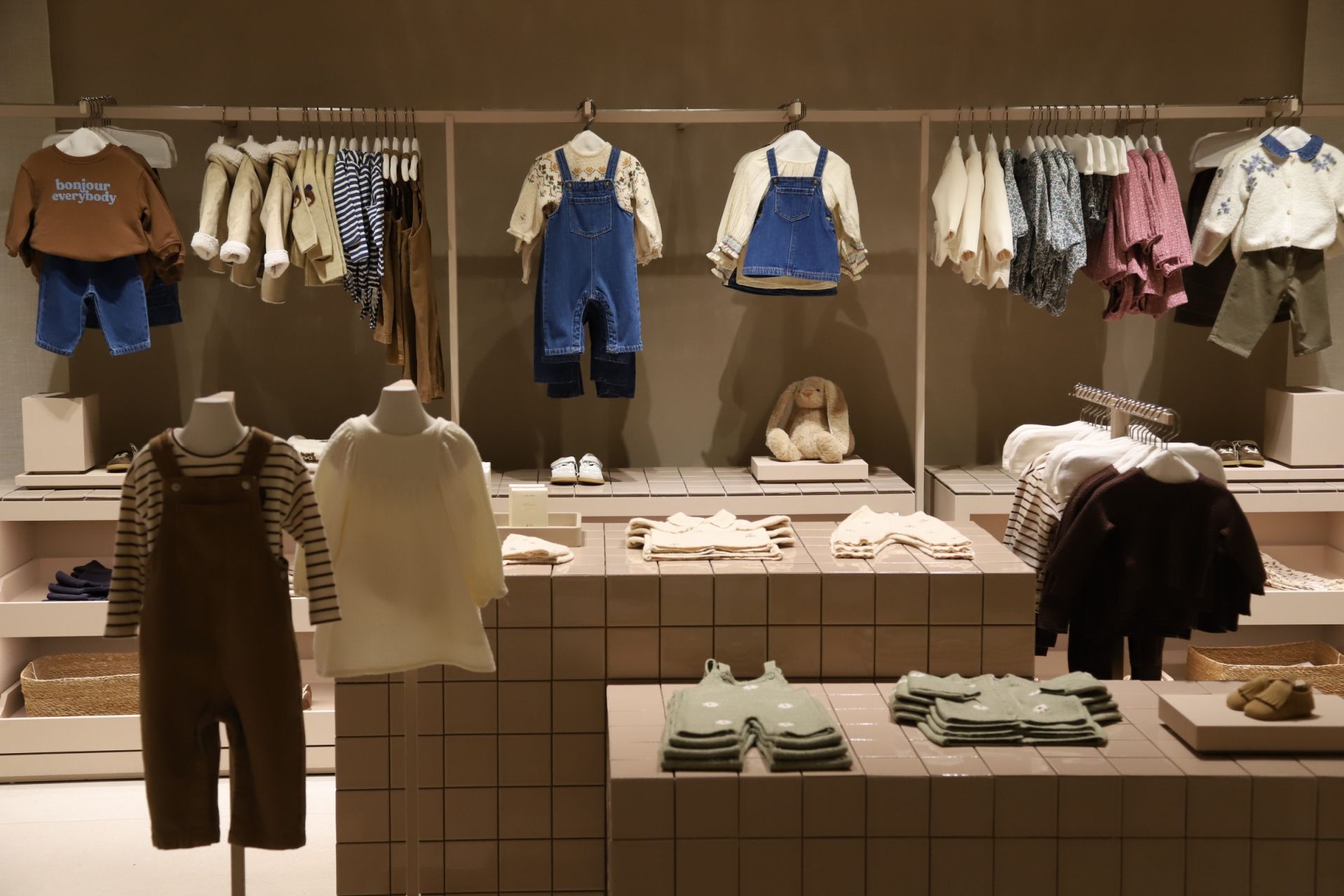 En imágenes, la inauguración de la megatienda de Zara en Córdoba