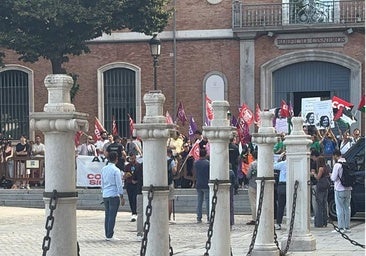 Manifestantes reciben a gritos de «sionista» a Ayuso en la apertura del curso universitario en Alcalá de Henares