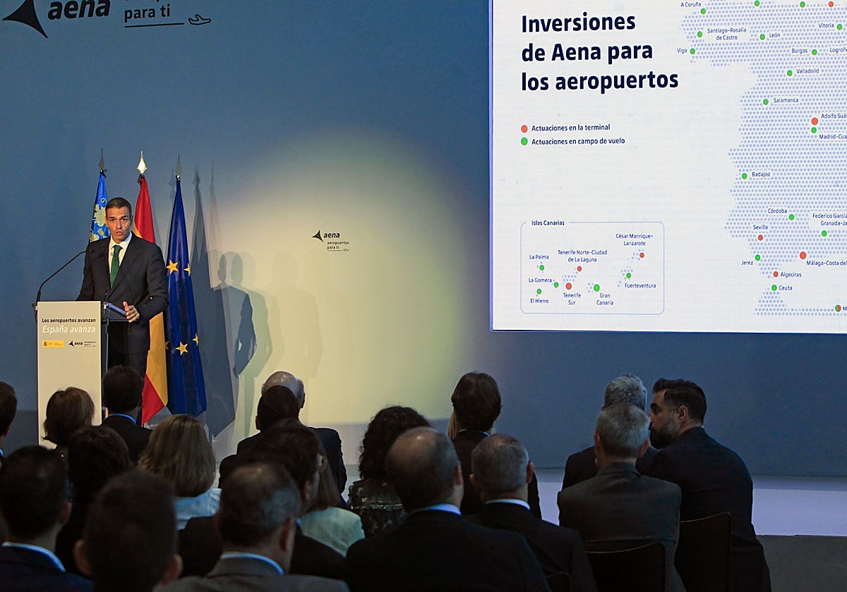 Imagen del presidente del Gobierno, Pedro Sánchez, este jueves en el aeropuerto de Alicante-Elche