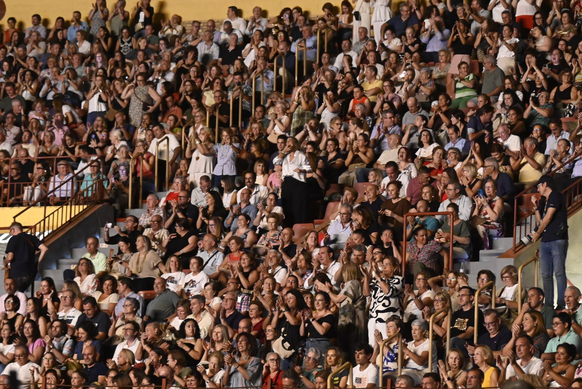 El espectacular concierto de Raphael en Córdoba, en imágenes