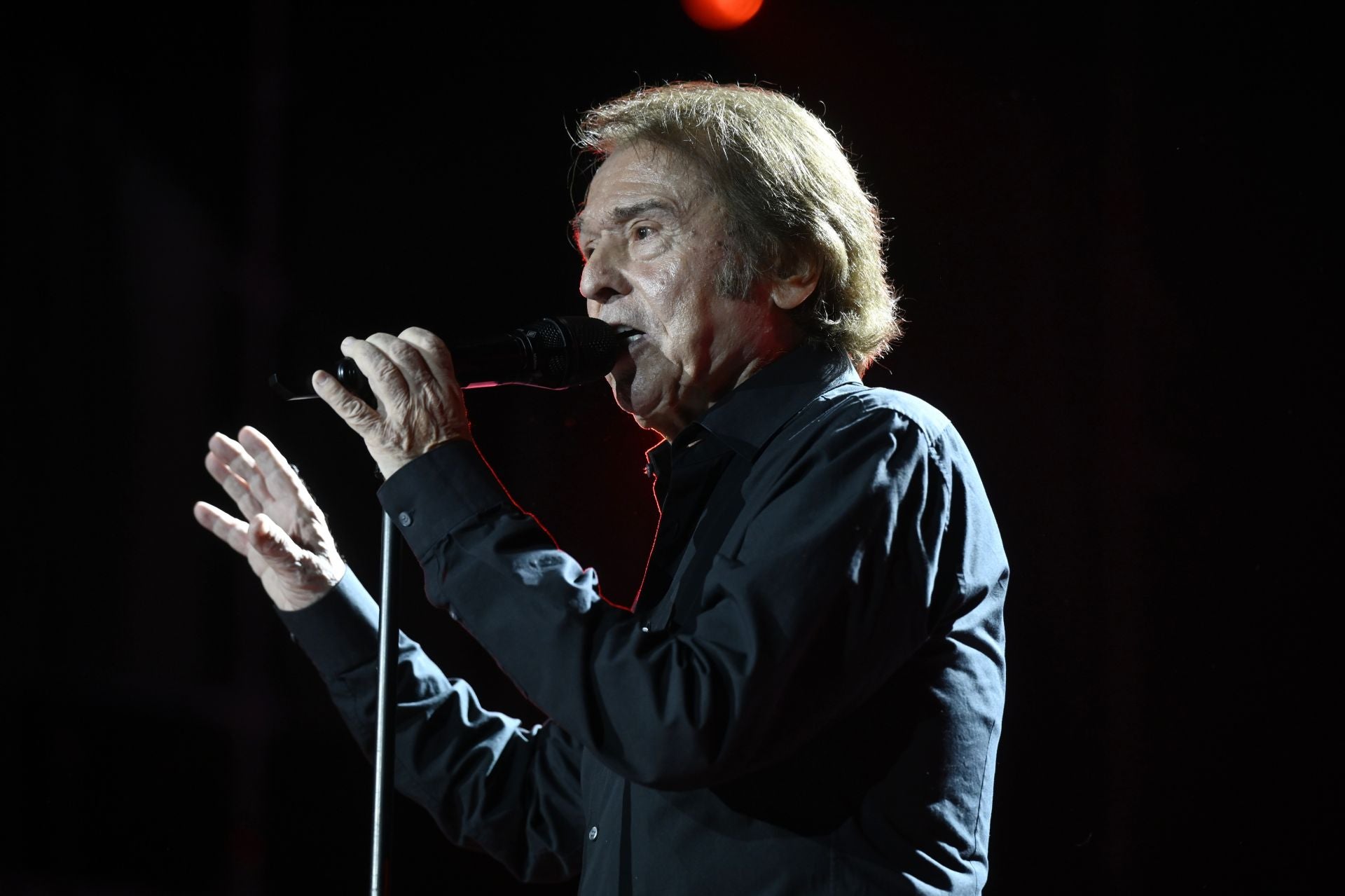 El espectacular concierto de Raphael en Córdoba, en imágenes