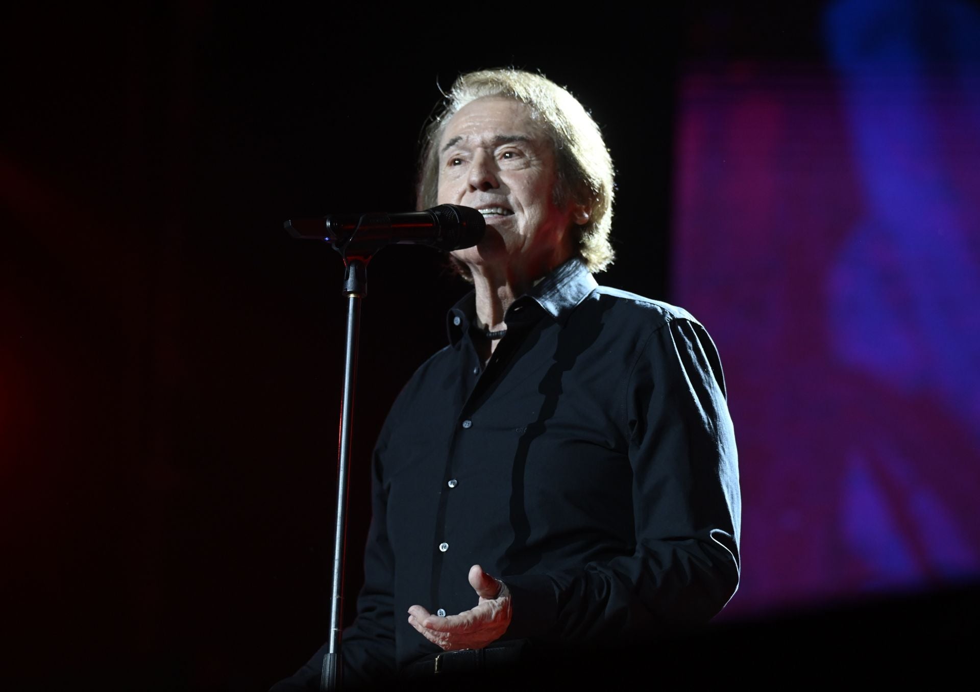 El espectacular concierto de Raphael en Córdoba, en imágenes