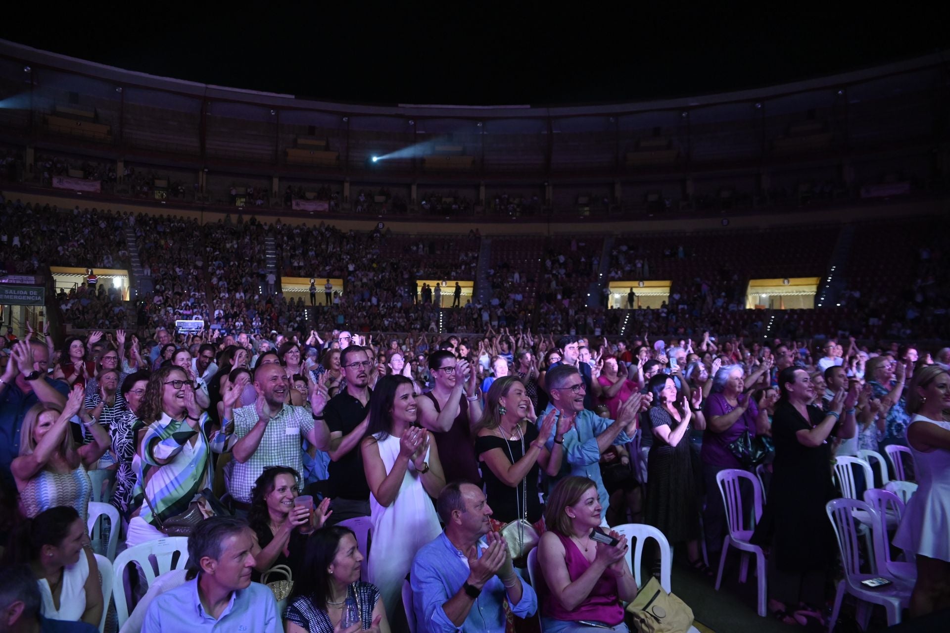 El espectacular concierto de Raphael en Córdoba, en imágenes