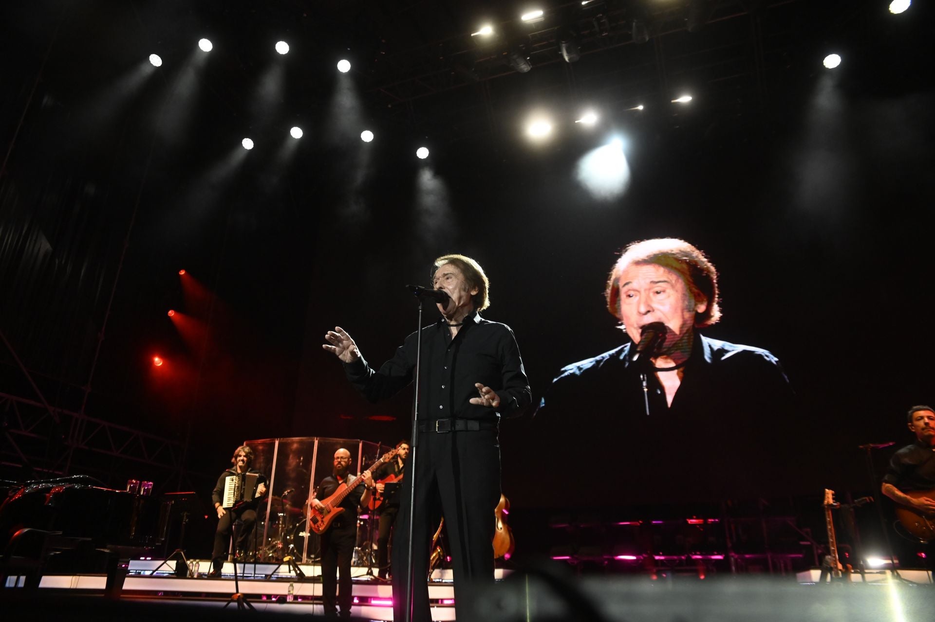 El espectacular concierto de Raphael en Córdoba, en imágenes