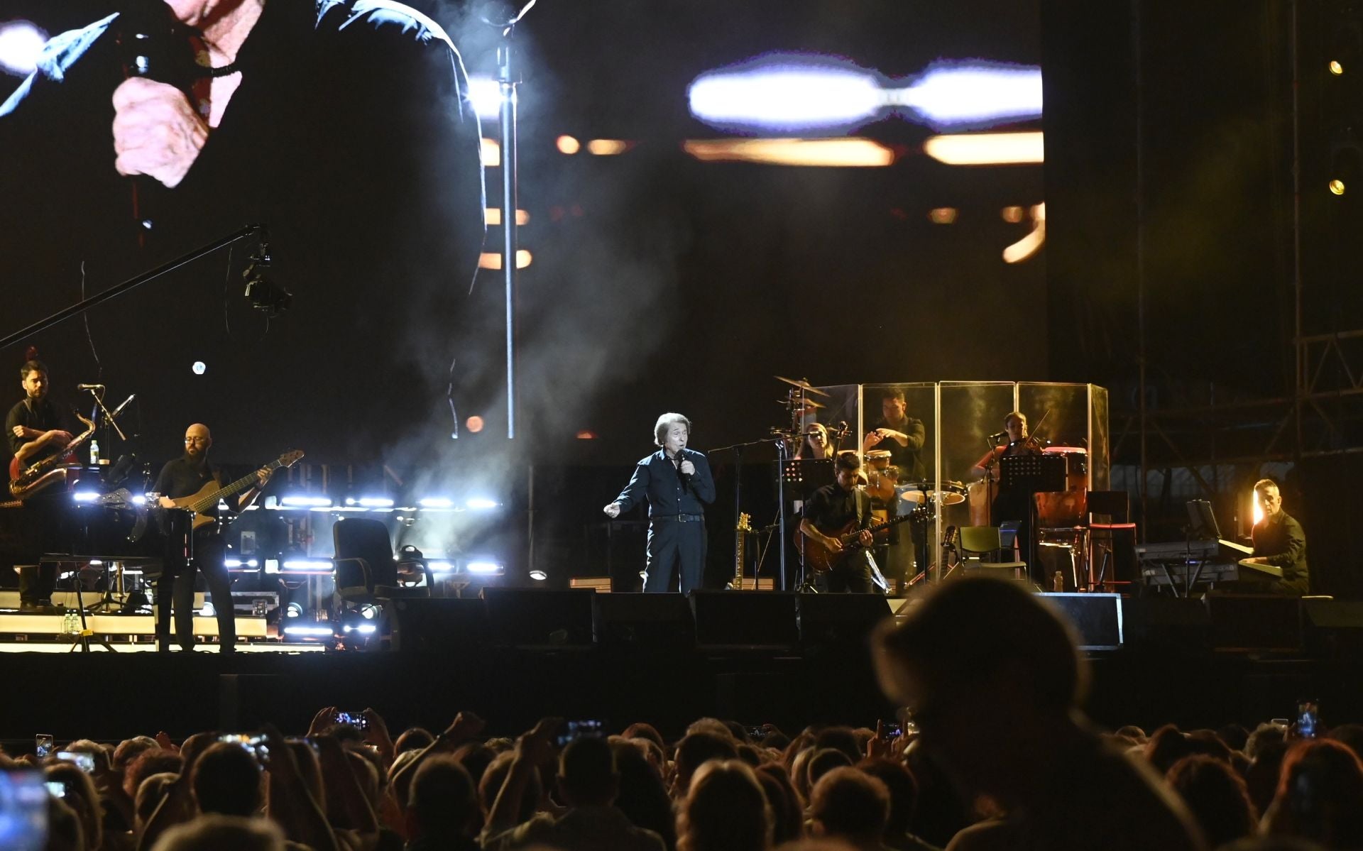 El espectacular concierto de Raphael en Córdoba, en imágenes