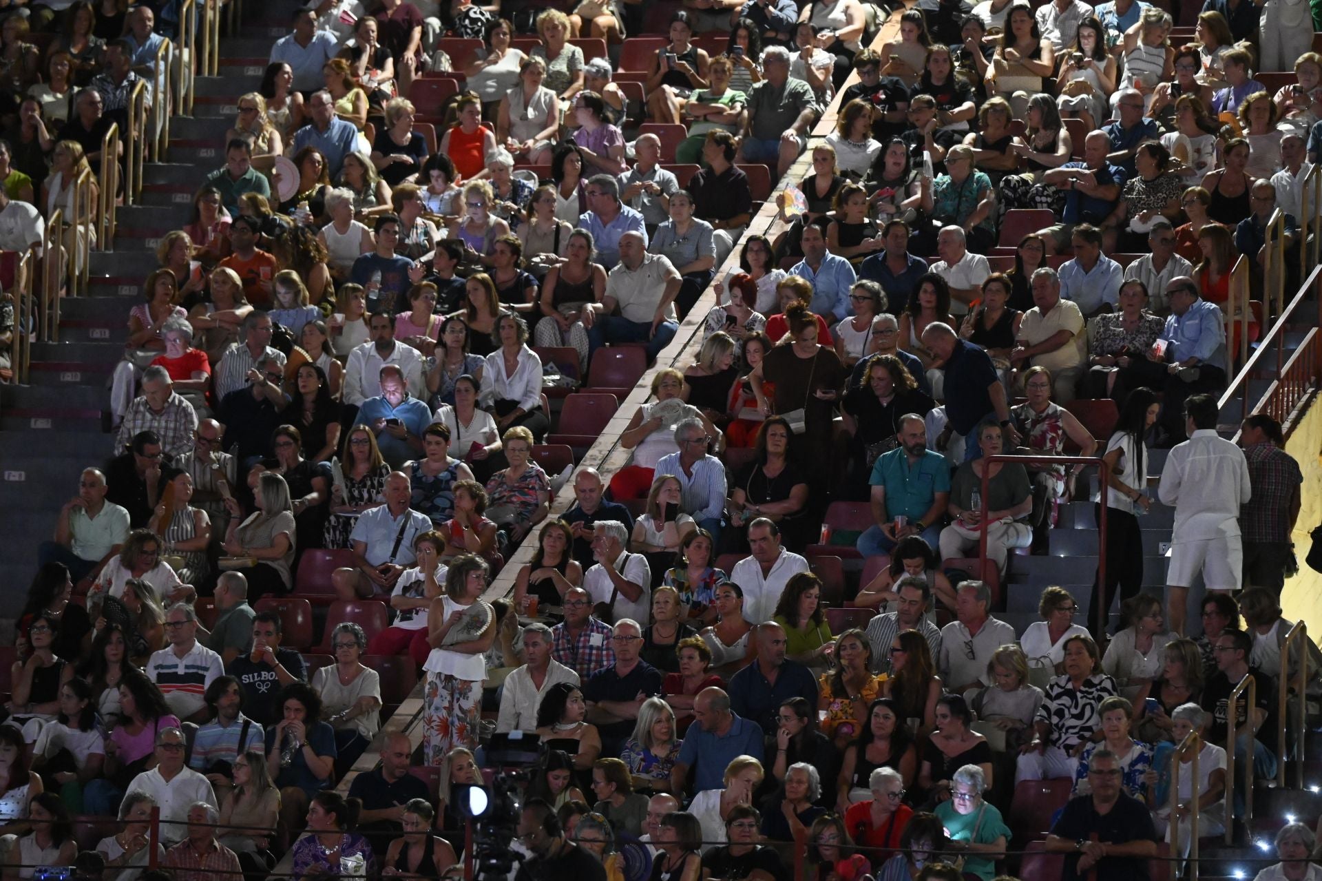 El espectacular concierto de Raphael en Córdoba, en imágenes