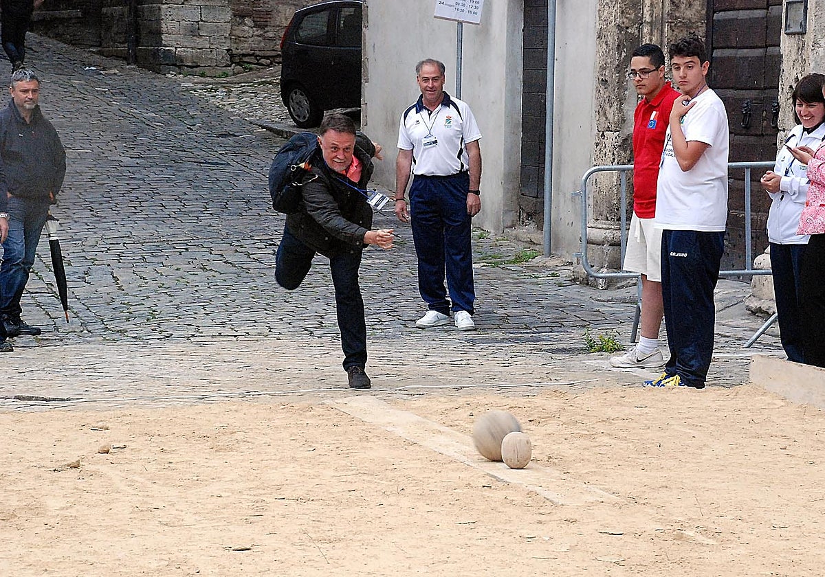 Partida de bolos serranos