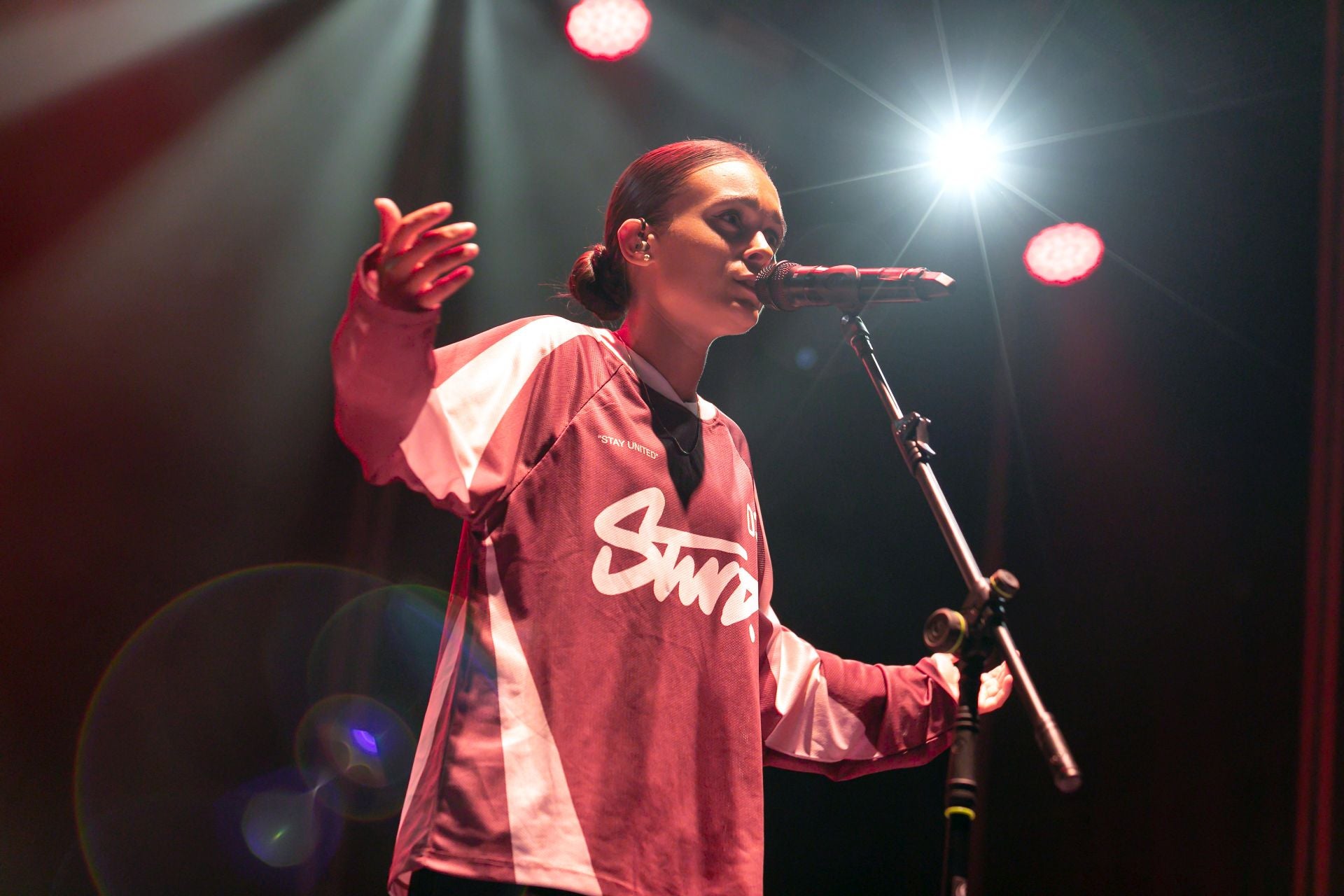 Marta Santos y su extraordinaria voz conquistan a miles de personas en la plaza de toros de Toledo