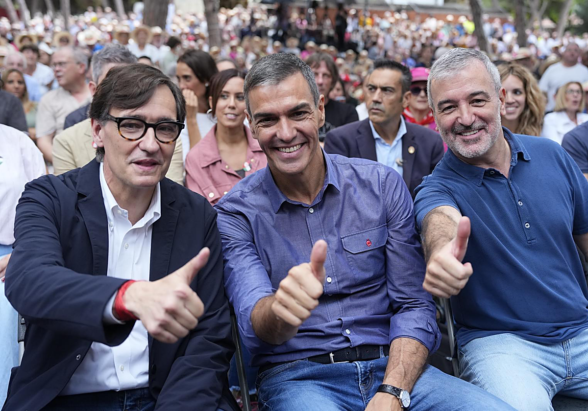 Salvador Illa, Pedro Sánchez y Jaume Collboni, hoy, en la Fiesta de la Rosa del PSC celebrada en Gavá (Barcelona)