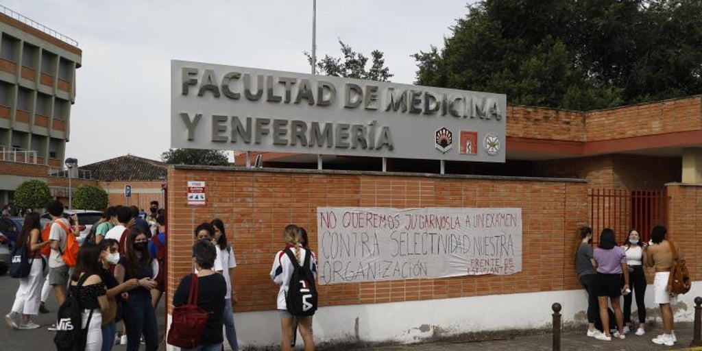 Andalucía es la comunidad donde sale más barato estudiar las carreras de Medicina y Enfermería