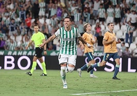 El Córdoba CF salva un punto ante el Racing (2-2) en el descuento, de penalti y en inferioridad