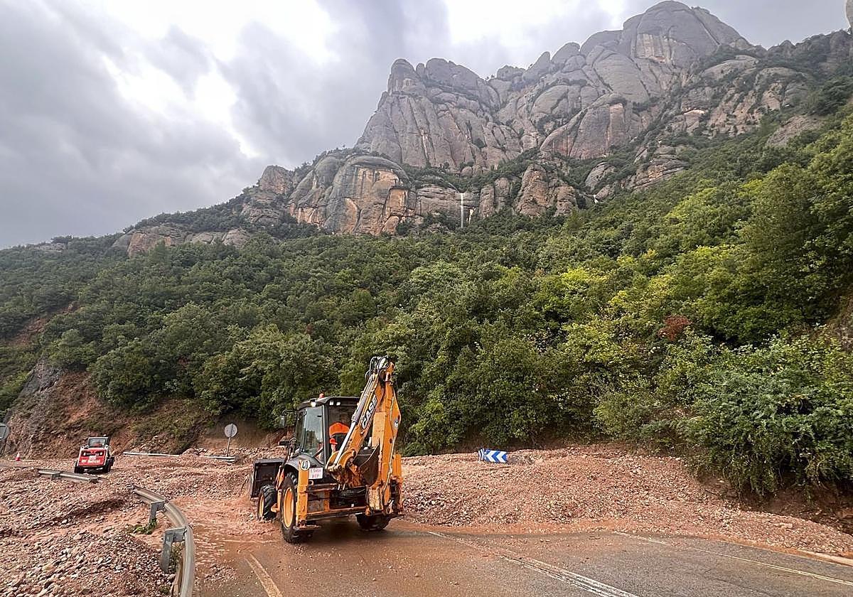Un desprendimiento en la vía del funicular de Montserrat obliga a evacuar a 27 personas