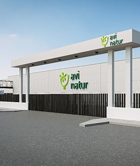 Imagen secundaria 2 - Mil empleos directos y 650 indirectos para una población como La Carlota, de las pocas que crece cada año en su censo (ronda los 14.500 habitantes) y que arrastra una comarca pujante que espera como agua de mayo esta apertura y el proceso selectivo de personal, que se iniciará cuando la obra civil esté concluida, para el primer trimestre de 2026. Además, Aviserrano ha comprado otros 90.000 metros cuadrados para nuevas y futuras actividades.