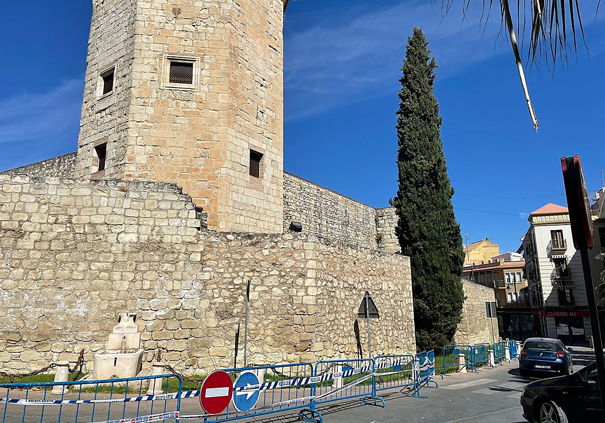 El Castillo del Moral en Lucena, vallado en su perímetro