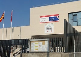 Un colegio de Rivas se rebela contra la izquierda local y prohíbe exhibir banderas palestinas