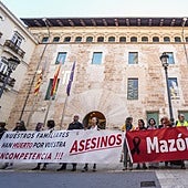 Víctimas de la dana reclaman la dimisión de Mazón ante las Cortes Valencianas
