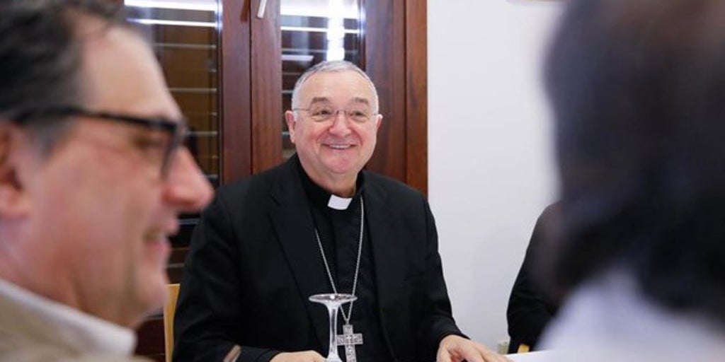 El obispo de Almería defiende el nuevo centro para inmigrantes: «Si hiciera falta, yo mismo vendría a vivir aquí con ellos»