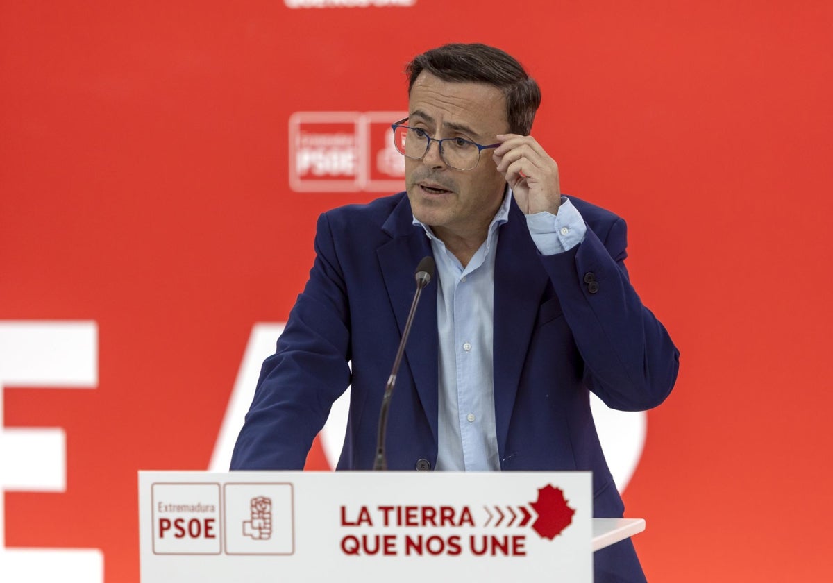 El PSOE se aferra al 'lawfare' para no echar a Gallardo hasta la sentencia firme