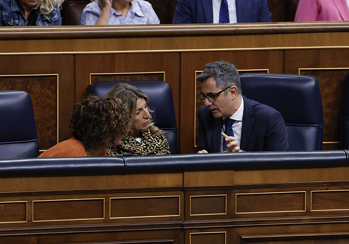 María Jesús Montero, Yolanda Díaz y Félix Bolaños en el Congreso de los Diputados