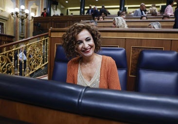 Montero reitera que pone la mano en el fuego por su jefe de gabinete y el PP dice que «la trama Koldo» le daba órdenes