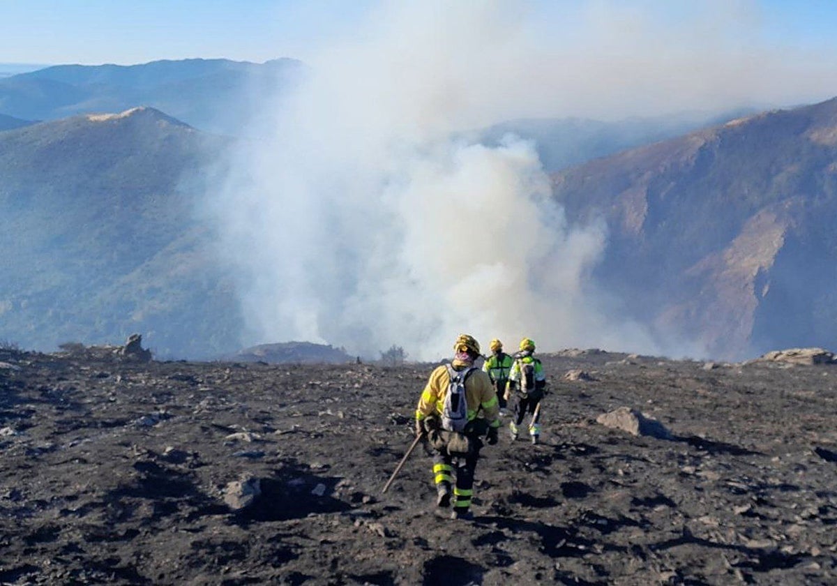 El alcalde de Peñalba de la Sierra (Guadalajara) denuncia «abandono» ante el incendio y critica la gestión medioambiental