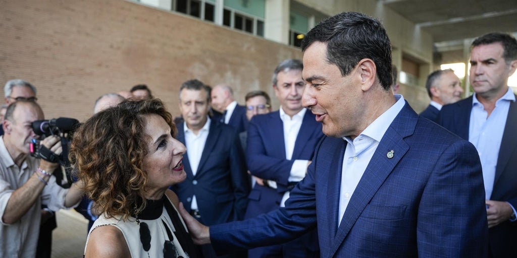 Juanma Moreno toma la palabra a María Jesús Montero y le pide por carta una reunión sobre el nuevo hospital de Cádiz