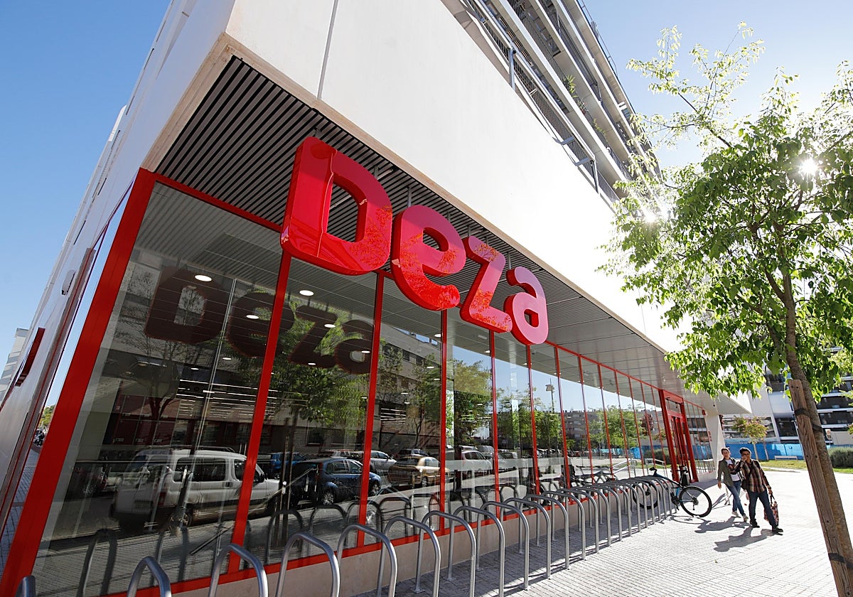 Entrada de un supermercado Deza en Córdoba